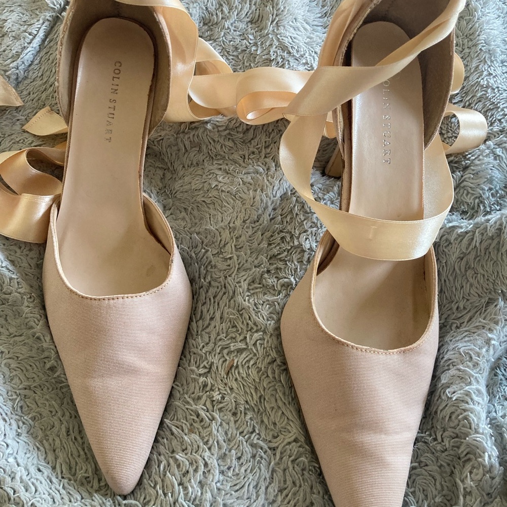 Colin Stuart Women's Cream Pointed Heels
